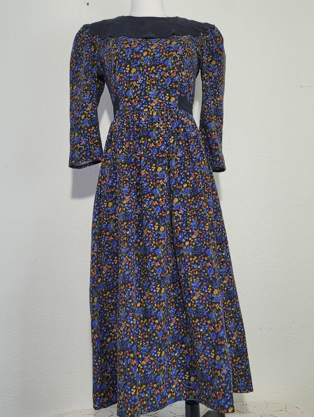 Vintage 80's My Michelle Corduroy Prairie Navy Floral Maxi Dress Bow Waist 3/4